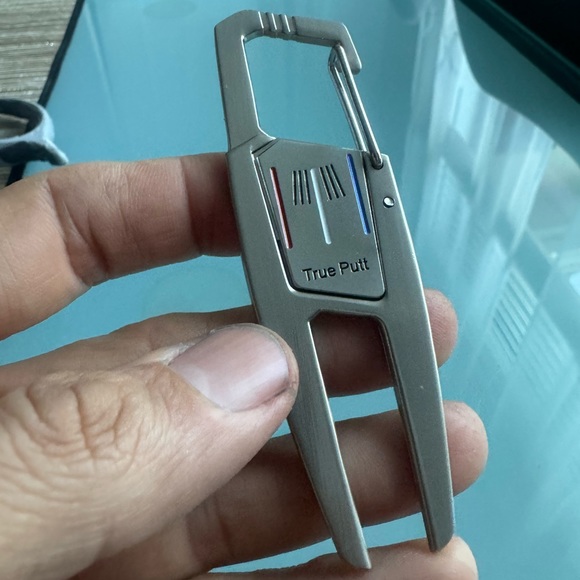 Golf divot repair tool with ball marker - Picture 1 of 7